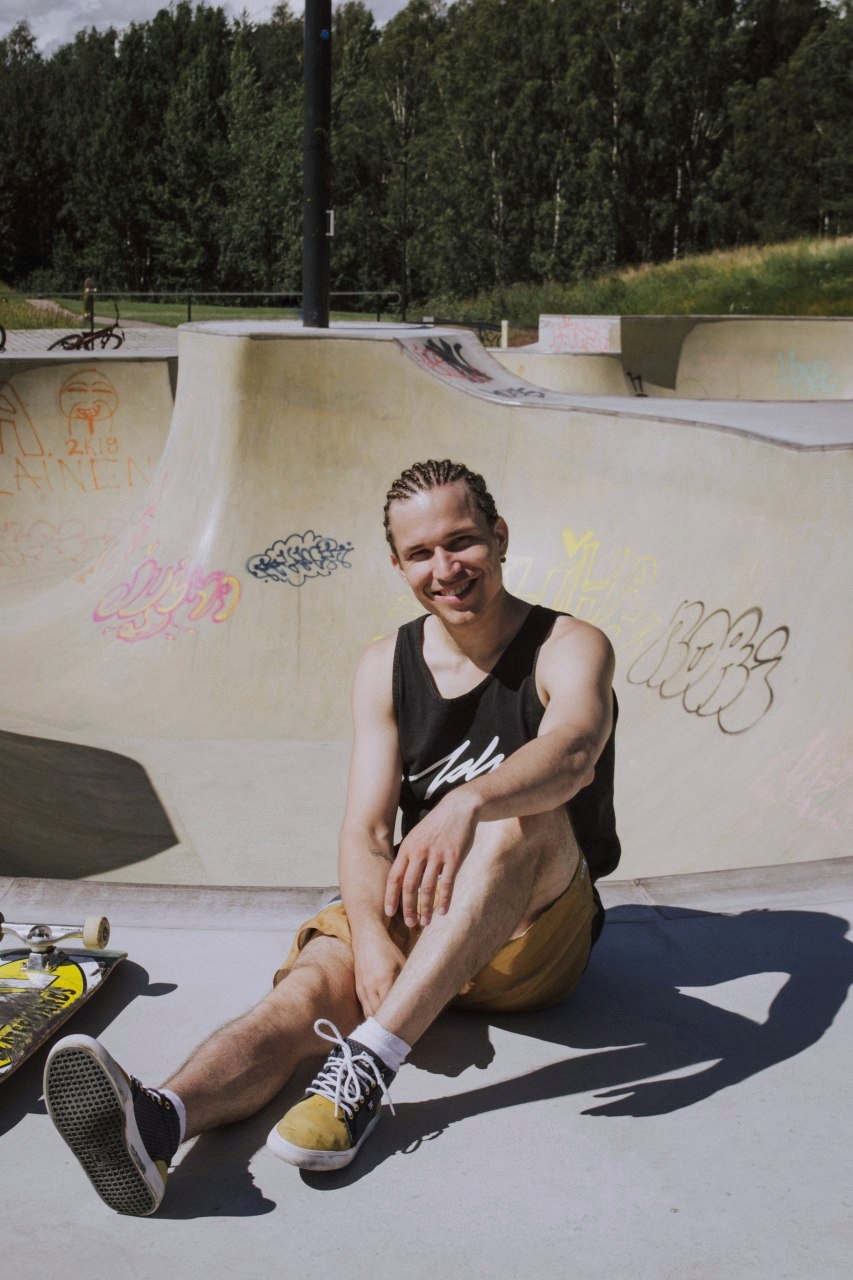 Vladimir Konovalov, One2Flip skateboard instructor, smiling beside a skatepark bowl